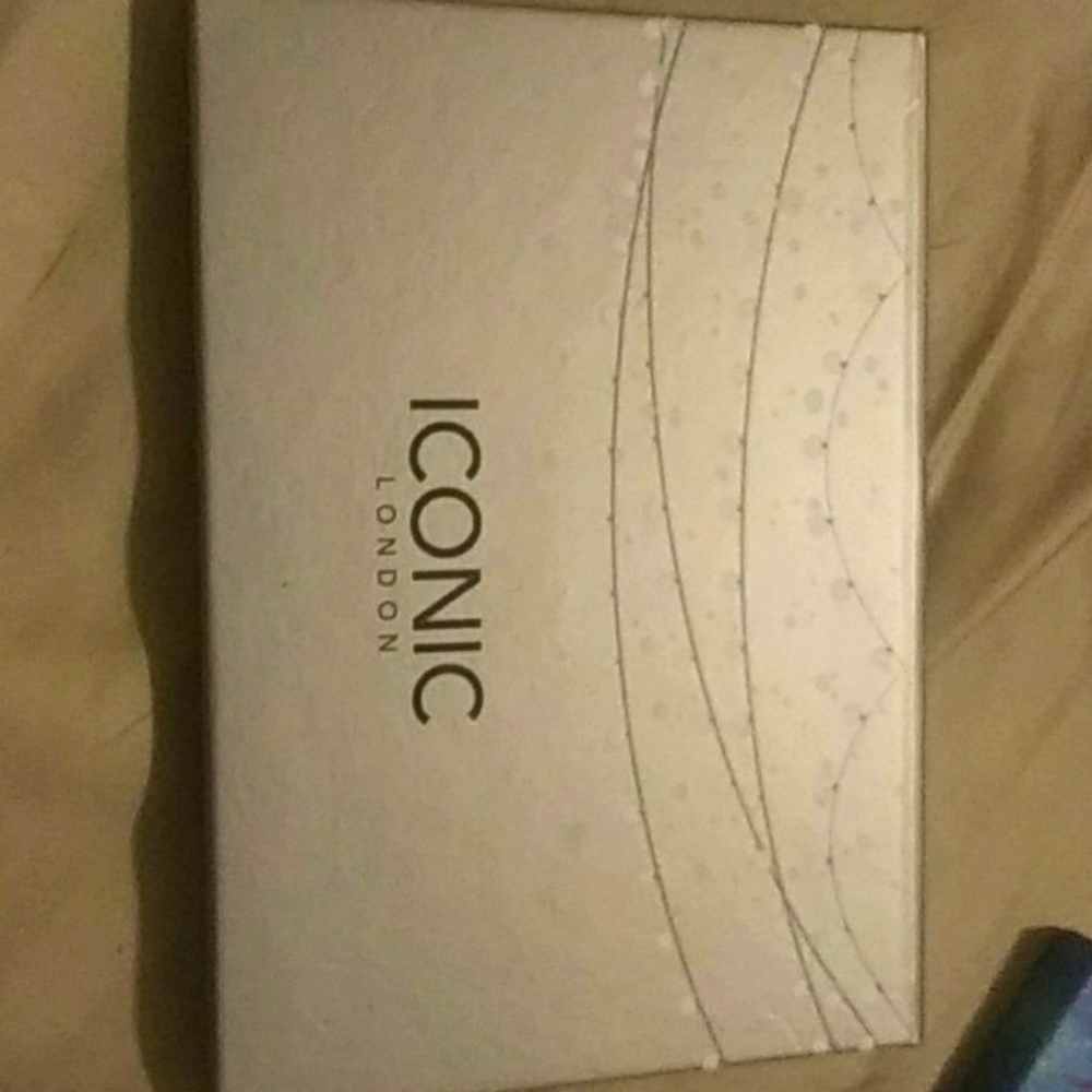 Iconic face pallet